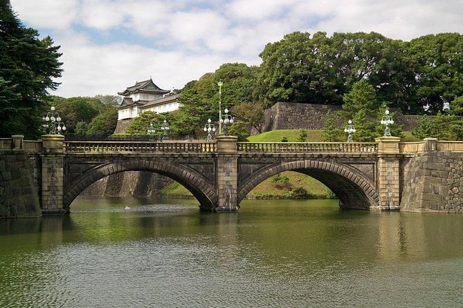 8-hour Tokyo tour by qualified tour guide using public transport - Hamarikyu Gardens for a calmer Tokyo Bay break