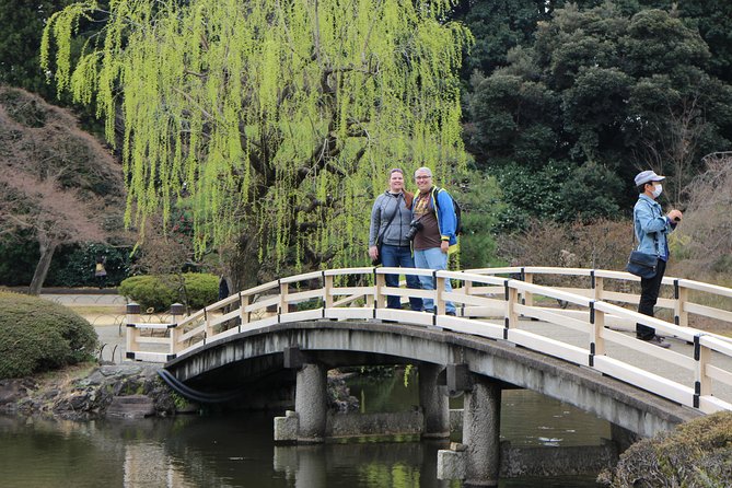 8-hour Tokyo tour by qualified tour guide using public transport - Imperial Palace grounds, Eastern Gyoen and Gaien focus