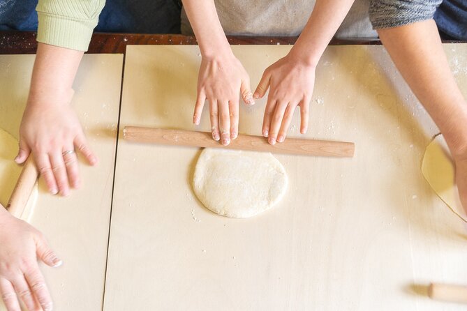 A class on Making Hoto, Yamanashi's Traditional Dish - Inside the 2-hour class near Lake Kawaguchiko: what you’ll do step by step