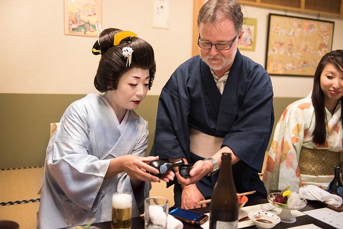 Authentic Geisha Performance with Dinner in Tokyo - Kaiseki dinner, then dance and music, with conversation built in