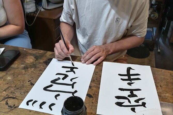 Calligraphy on T-shirt or lantern near Skytree Tokyo - Picking your souvenir: T-shirt, lantern, or a folding umbrella