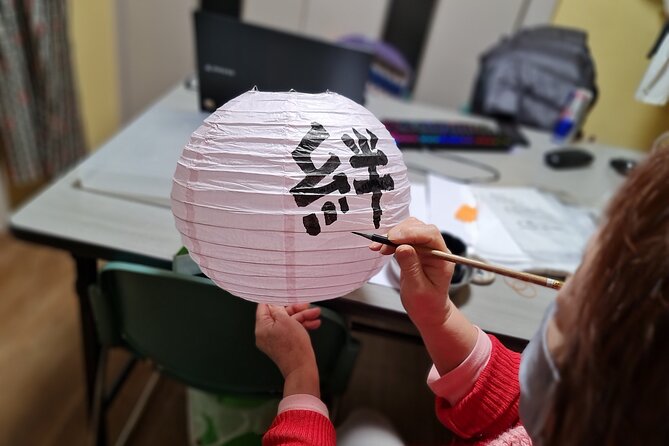 Calligraphy on T-shirt or lantern near Skytree Tokyo - Who this suits best, and who might want a different style of class
