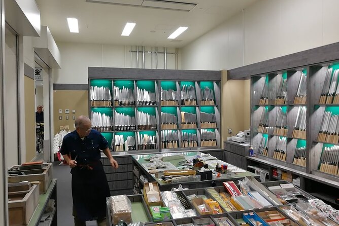 Complete Tuna Auction & Toyosu Fish Market Tour - Stop 3: the Ichiba sushi reservation and the market walk that actually teaches you