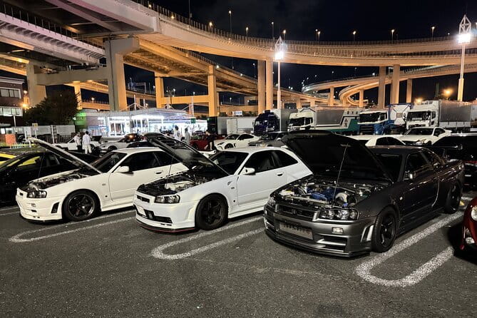 Daikoku Car meet & Tokyo Private JDM Night Tour in 700HP R34 GT-R - A-PIT Super Autobacs Shinonome: souvenirs, model cars, and real garage energy