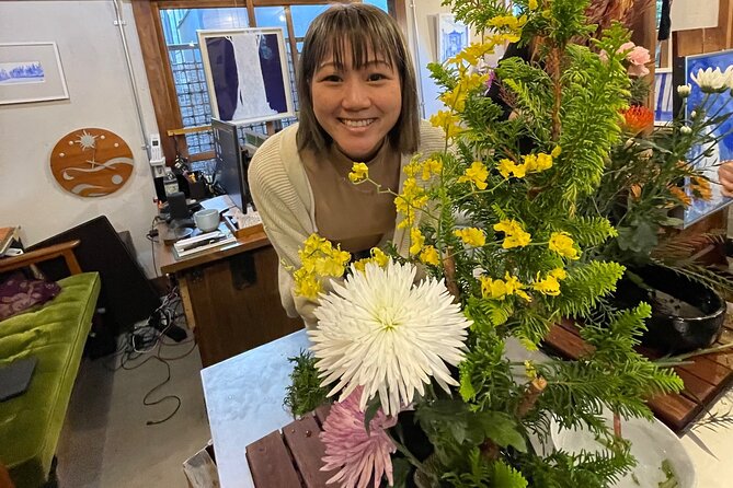 Discover the Art of Ikebana in Tokyo’s Historic Yanaka District - Learning Ikebana with an Ikebana master and an English-speaking assistant