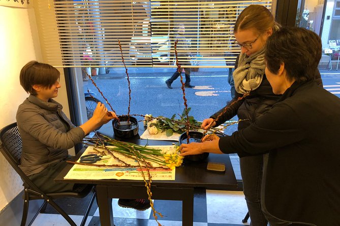 Discover the Art of Ikebana in Tokyo’s Historic Yanaka District - Photo moments, souvenirs, and the “I can do this again” feeling