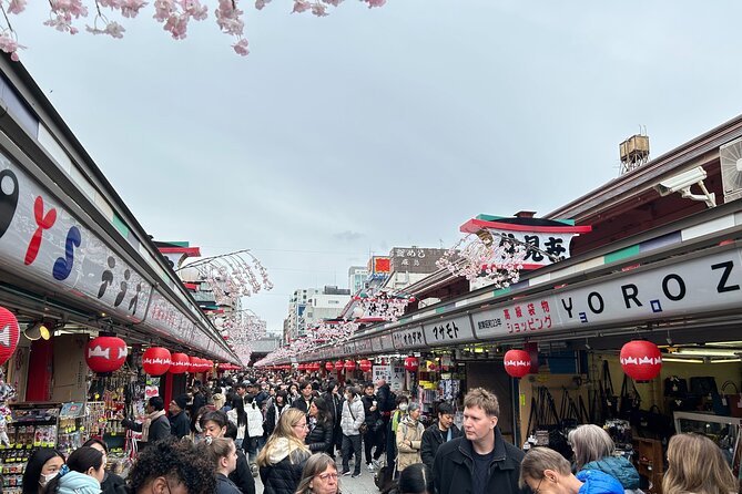 Discover the hidden gems of Tokyo:Private Tour with a Local Guide - Meals like sukiyaki and soba: optional, but the choices matter