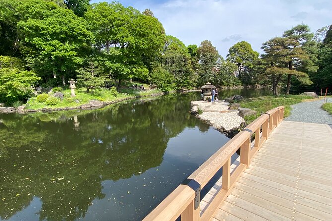Discover the History of Shinjuku Gyoen – Private Walking Tour - Tropical greenhouse stop, a palate cleanser with a story behind it
