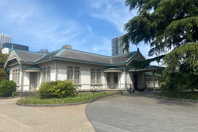 Discover the History of Shinjuku Gyoen – Private Walking Tour - How the private format changes your 2-hour experience