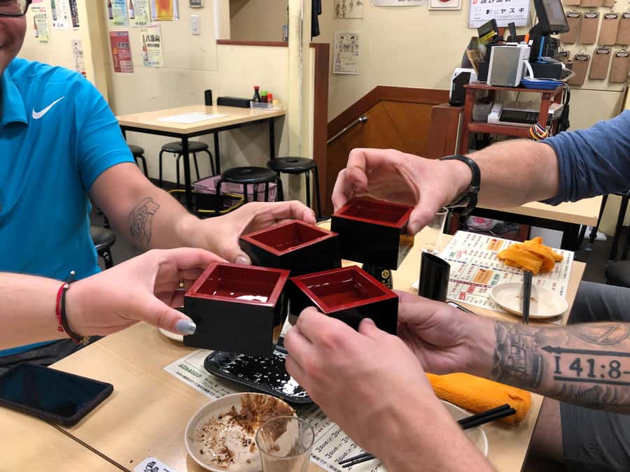 Eat/Drink like a LOCAL-Taverns & Ramen - Your first pour: how the tour kicks off with a welcome drink and a souvenir