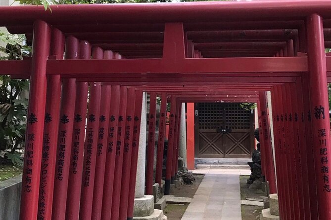 Edo Tokyo Small-Group Tour: History, Culture & Local Experiences - Stop 2 at Tomioka Hachimangu: Shinto shrine history and sumo memorial stones