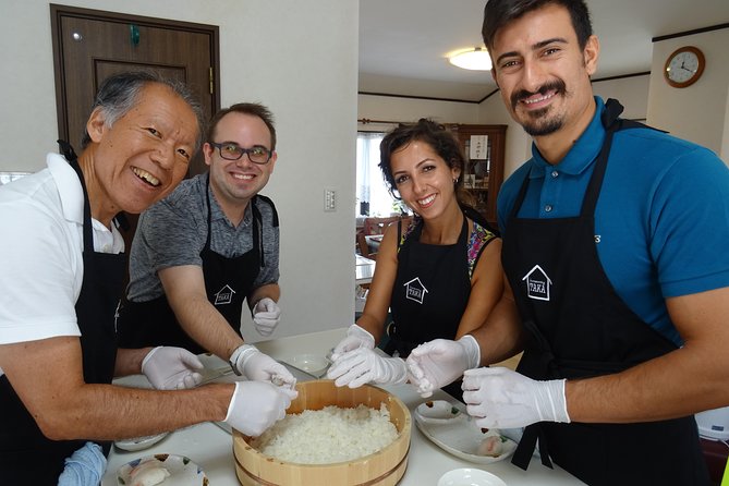 Experience all of Japanese culture and Japanese food experience classes "origami, udon, Japanese food, green tea, calligraphy" in 4 hours - Calligraphy with Keiko: your name on colored paper