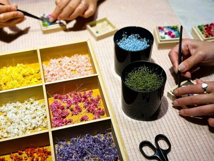 Experience Crafting a Flower-Adorned Mini Japanese Garden - Who should book this mini garden workshop