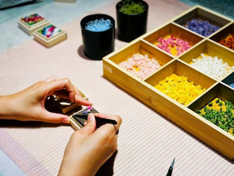 Experience Crafting a Flower-Adorned Mini Japanese Garden - Should you book it?