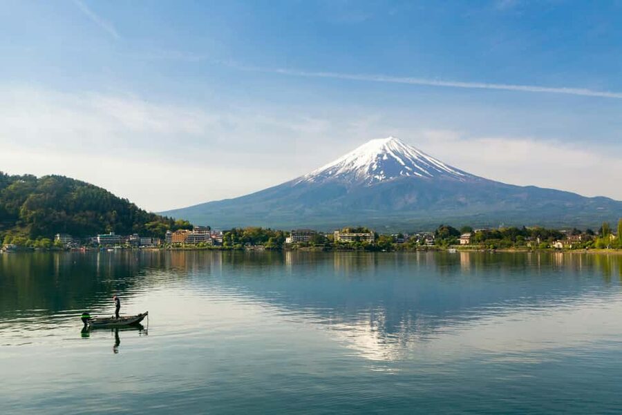From Tokyo: Mount Fuji Highlights Private Tour - Lake Kawaguchi and Oishi Park: your best Fuji photo time