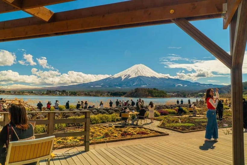 From Tokyo: Mount Fuji Private Tour with a Driver/Guide - Lake Kawaguchi and Oishi Park: The Reflection and View Angles