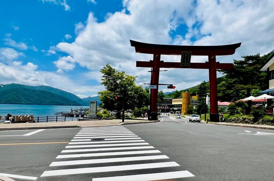 From Tokyo: Nikko luxury Tour with English-speaking Guide - Nikko Futarasan Jinja: The Short Stop That Adds Balance