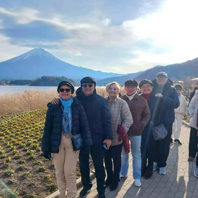From Tokyo Private Mount Fuji & Hakone Day Trip With Pick Up - Lake Kawaguchiko and Oishi Park: When Fuji Shows Up, It Really Shines