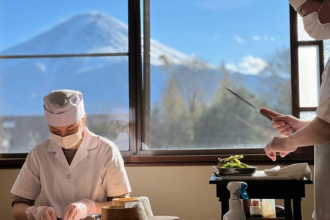 Fujisan Sushi Making Lesson - Where sushi meets Mount Fuji: the mood and setting