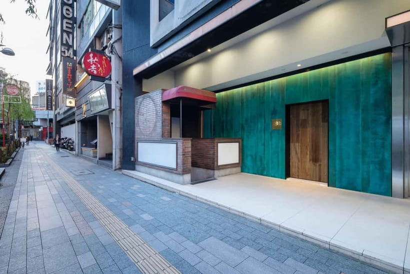 Ginza Tokyo: Easy Matcha (Green Tea) Experience - Making Matcha: Grinding and Whisking Your Own Green Tea