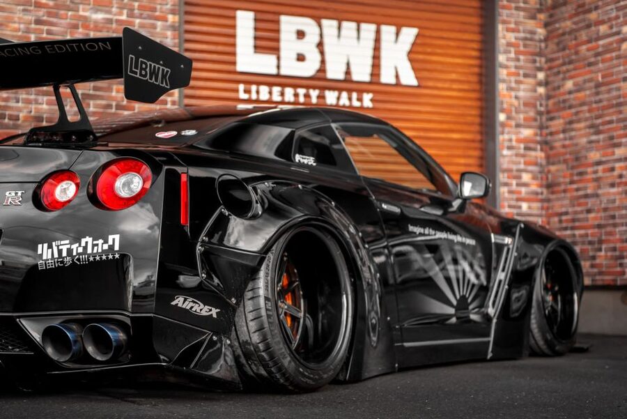 GT-R35 800hp Club Membership - secret underground car meet - Super Autobacs stop: why this one matters for car people