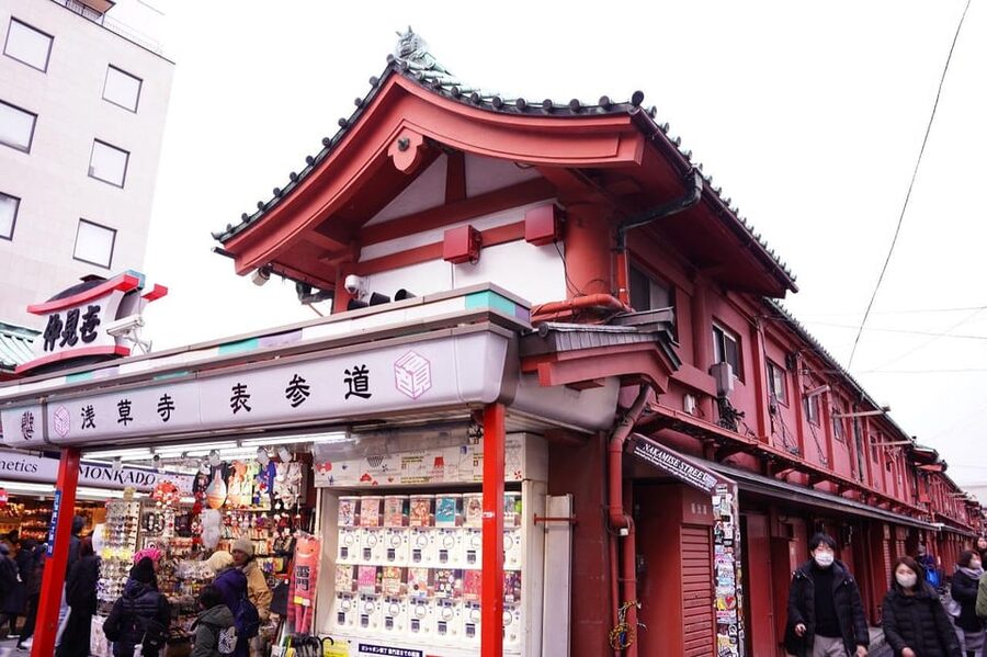 Guided Tour of Walking and Photography in Asakusa in kimono - How the guide turns you into a better photographer, without taking over your camera