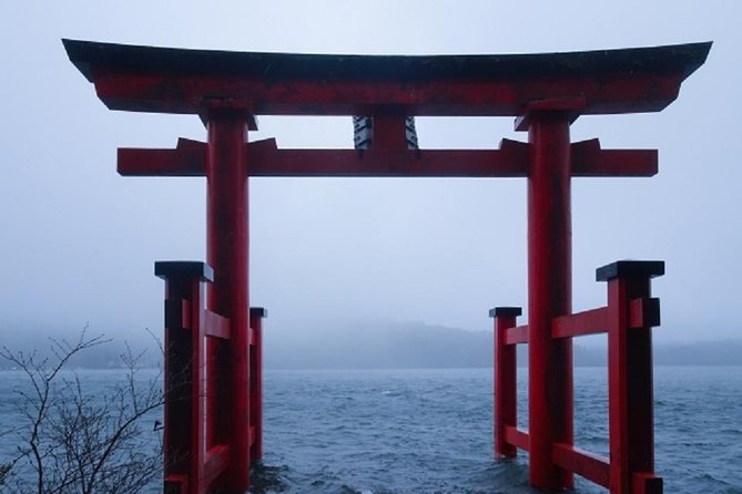 Hakone Full-Day Private Tour By Public Transportation - Lake Ashinoko: volcanic-history scenery with breathing room