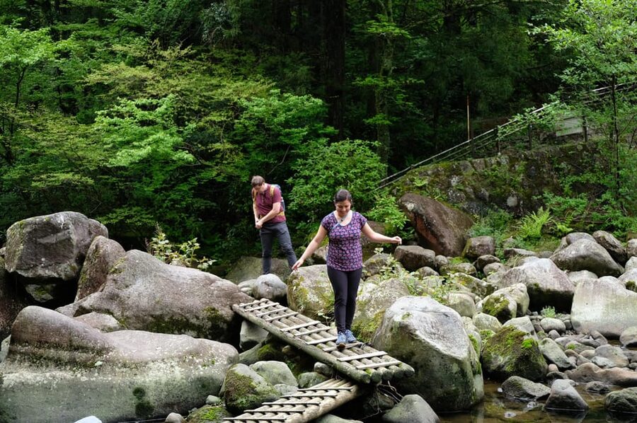 Hakone Hachiri: Old Tokaido Highway Hiking Half-day tour - Getting started at Hakone-Yumoto, then the river walk