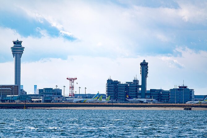 Haneda Airport Private Transfer – Luxury Car & Meet & Greet - Finding your driver at Haneda: sign, messaging, and the calm plan