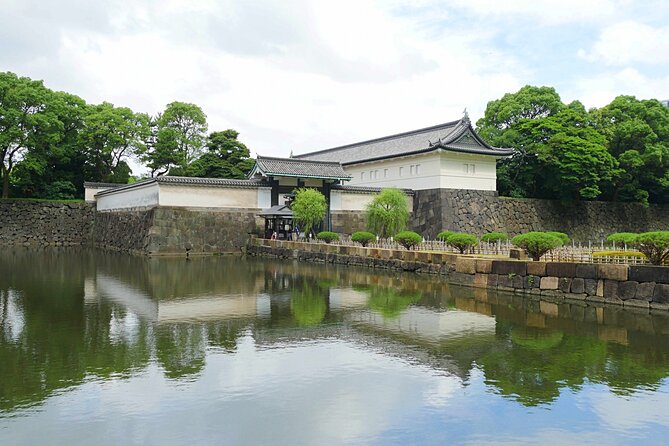 Imperial Palace East Garden and Edo Castle Walking Tour in Tokyo - Why Edo Castle stories matter, even without entering the palace buildings