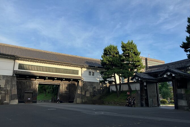 Imperial Palace or Edo Castle Time Trip Learning Walking Tour - What Makes the Guide Central to This Experience