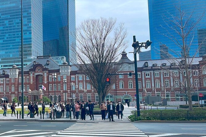 Imperial Palace to Tokyo Station Historical Walking Tour - Kokyo Gaien National Garden to Marunouchi, the photo window and the city shift