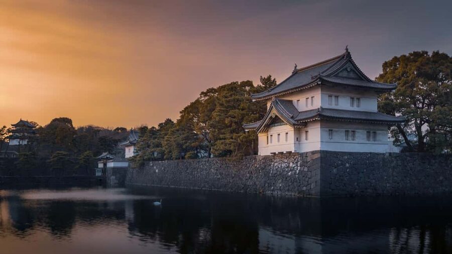 Imperial Palace Tour: Discover Samurai History with a Guide - Entering Imperial Palace Territory Through Edo Castle Clues