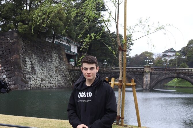 Imperial Palace Tour: Discover Samurai History with a Local Guide - Imperial Palace Stop: Seeing the Seat of Power Without the Museum Feel