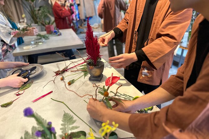 Japanese flower arranging (Ikebana) Experience/Workshop in Tokyo - Mindfulness Without the Big Lecture