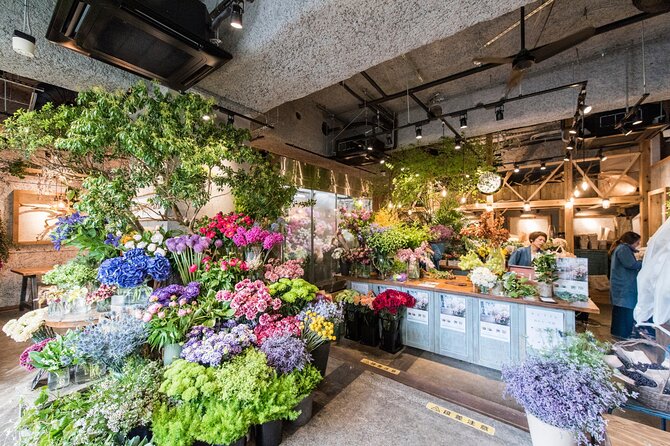 Japanese flower arranging (Ikebana) Experience/Workshop in Tokyo - Where You Go: Kōjimachi Meeting Point and a Real Florist Setting