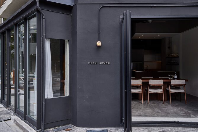 Japanese Wine Omakase in Shibuya – Guided Tasting, Not Sake - The omakase-style format: 5 wines, small plates, and a clear rhythm