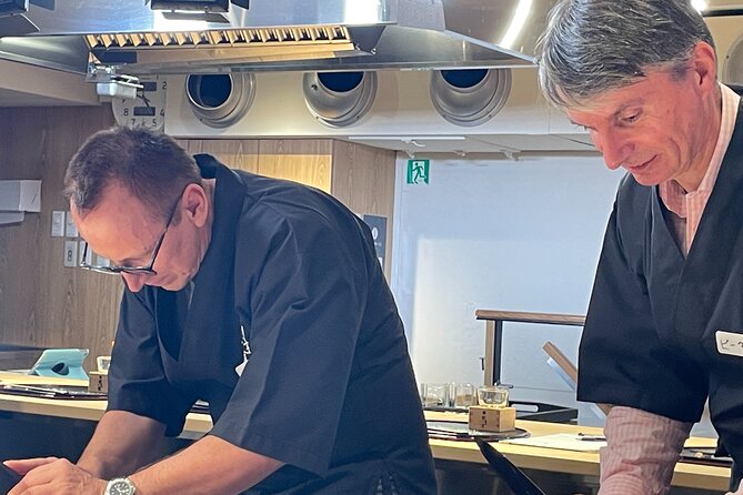Kaisendon and Sashimi Cutting Workshop - Building your own kaisen-don bowl with vinegared rice