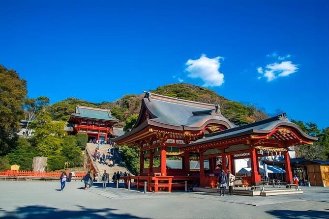 Kamakura Great Buddha and Enoshima with hotel Pickup small group - Slam Dunk fans: Kamakura High School spot in 30 minutes