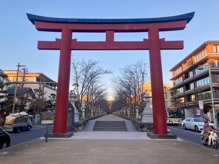 Kamakura: Half day Walking tour & Japanese sweets - Hase-dera: gardens, lookout deck, and that donjon cave detail