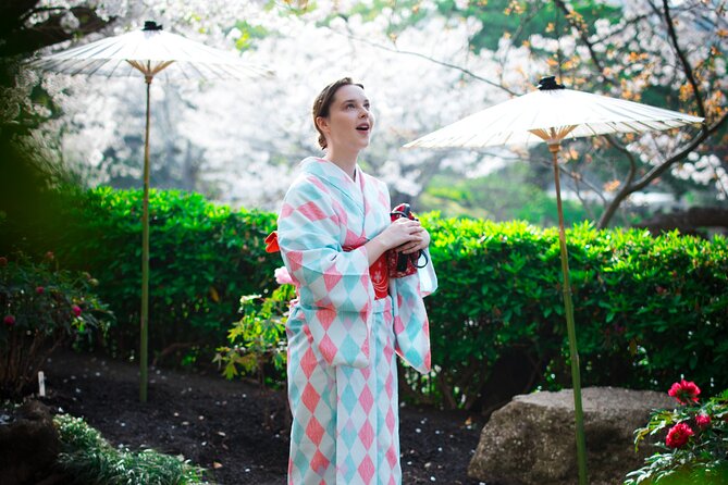 Kamakura Tour with Pro Photographer: Tsurugaoka Hachimangu shrine - Price and value for a group up to 8