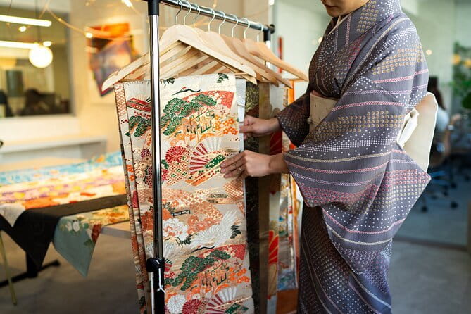 Kimono Art Workshop in Tokyo - Fabric Picking Time: Bingata, Oshima Tsumugi, Kaga Yuzen, Kyo Yuzen