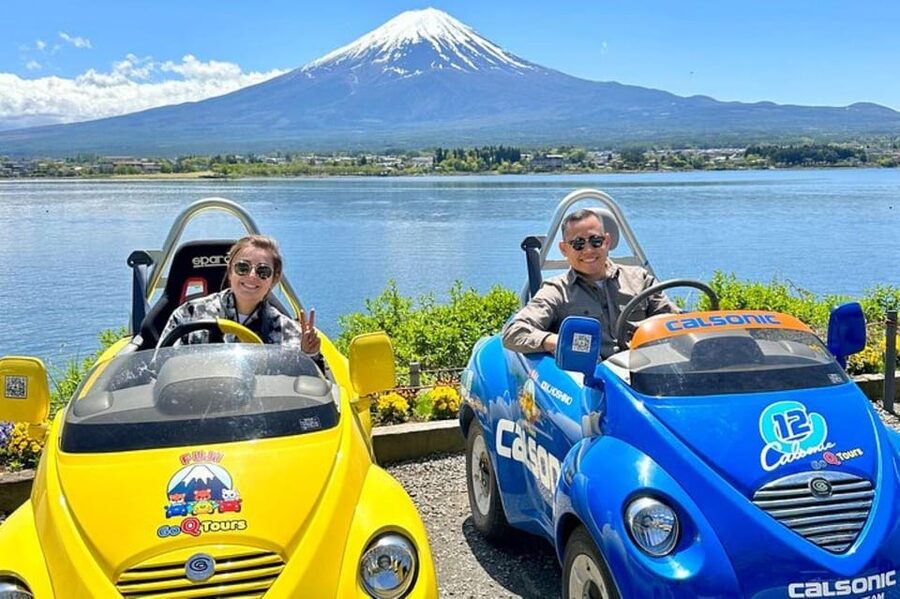 Lake Kawaguchiko: Electric Mini Car Guided Tour - The guide makes it fun: English commentary, patience, and better photos