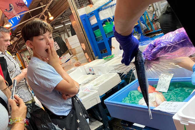 Learn Sushi-grade fish with a licensed guide @Yokohama fishmarket - The tuna moment: tasting plus a real sense of technique