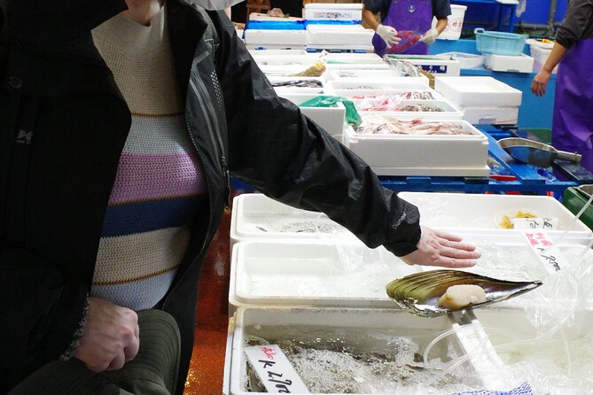 Learn Sushi-grade fish with a licensed guide @Yokohama fishmarket - Where you end: in-market restaurants and your next meal plan