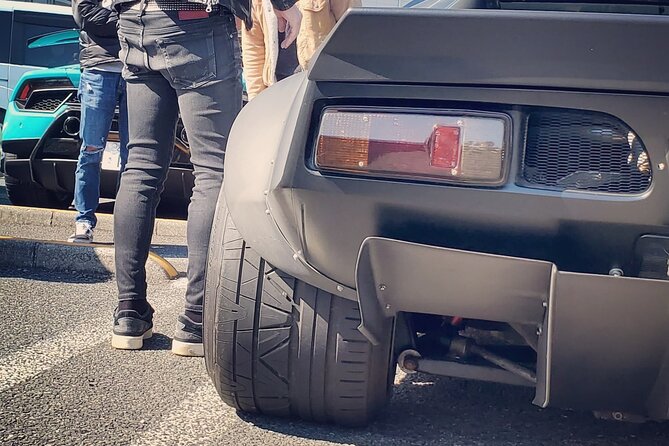 Luxury van Ride to famous car meet up spot Daikoku - The guide and the conversation: why the ride feels personal