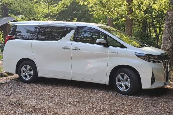 Luxury van Ride to famous car meet up spot Daikoku - Pickup in Shinjuku: the comfy start that matters