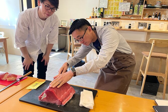 Master the art of Sushi : Toyosu Market Tour & Tuna Cutting - Tsukiji Jogai Market contrast: eating while you compare old and new