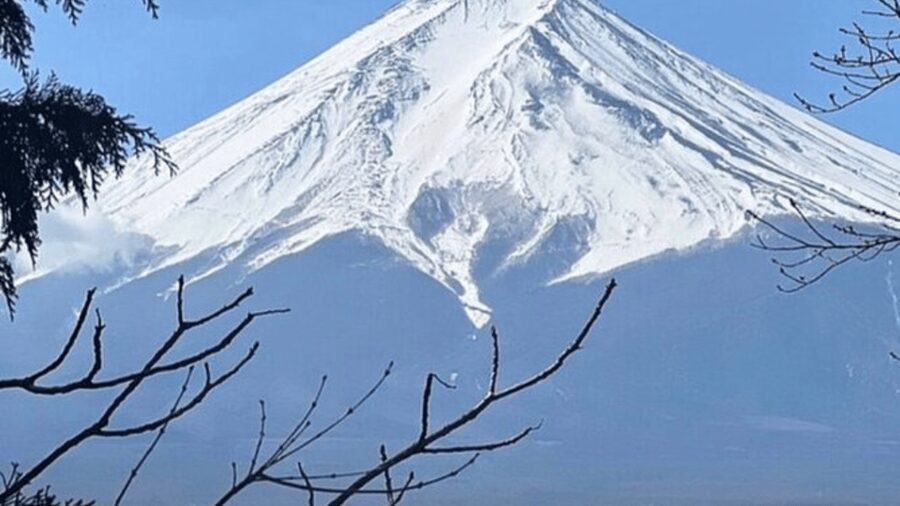 Mount fuji and Hakone full day private tour with English gui - Oshino Hakkai, the snowmelt ponds people walk to for hours