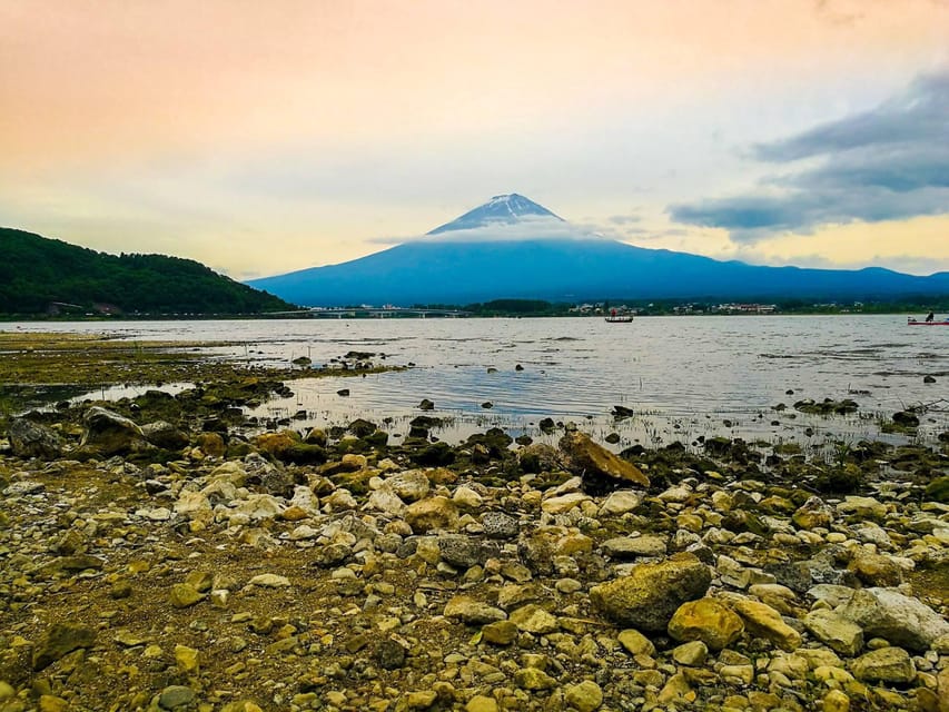 Mount Fuji Full-Day Private Sightseeing Tour with Guide - Chureito Pagoda and Arakura Sengen Shrine: the classic angle, done at the right pace